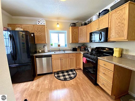 2nd image of 411 Crippen St