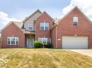 1429 Vinewood Dr, Greenwood, IN 46143