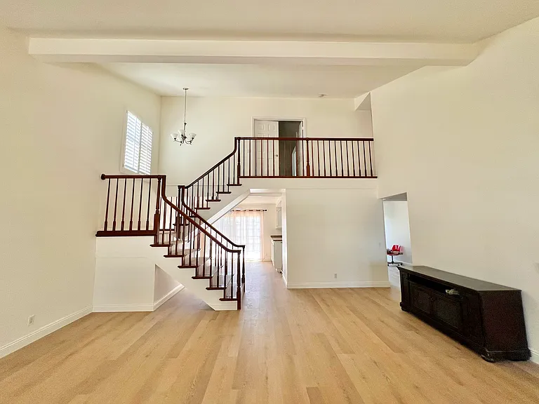38 Carver — Photo 2