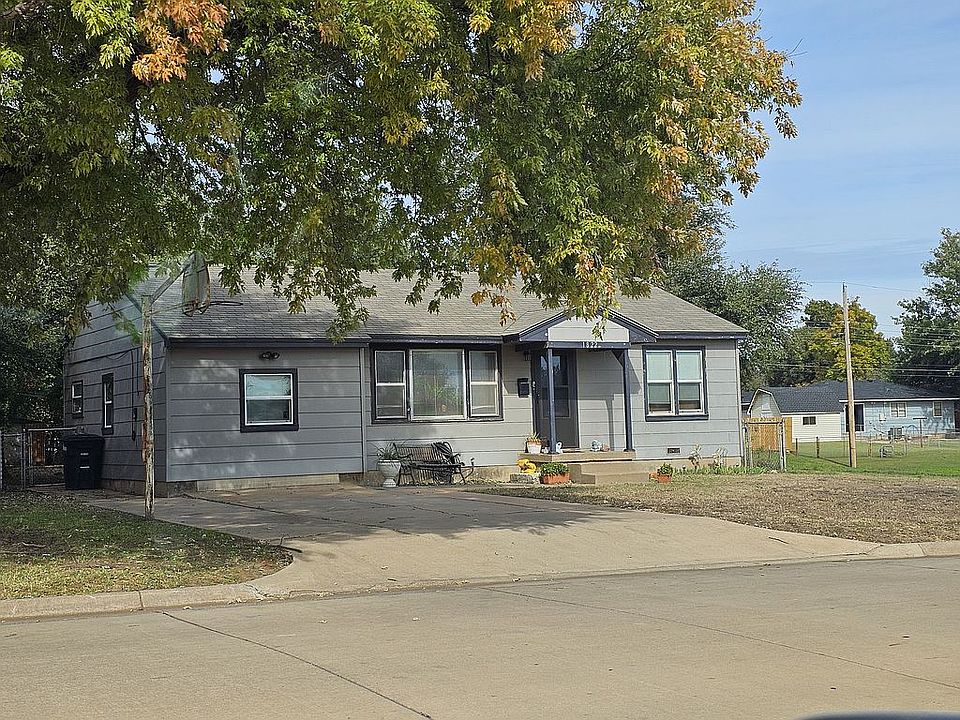 1st image of 1822 E Locust Ave