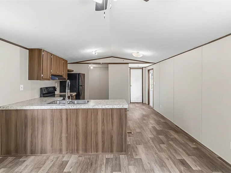 908 Turney Ln — Photo 10