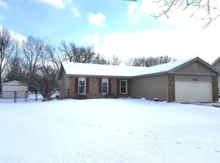 1130 Applewood Ln, Algonquin, IL 60102