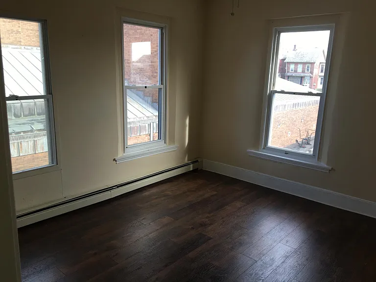 113 Susquehanna Ave — Photo 9