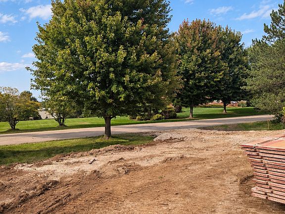 4th image of 1979 Red Oak Ln