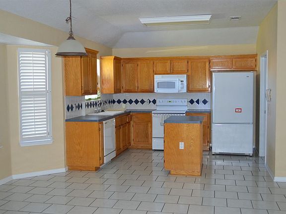 4th image of 2805 Diaz Dr