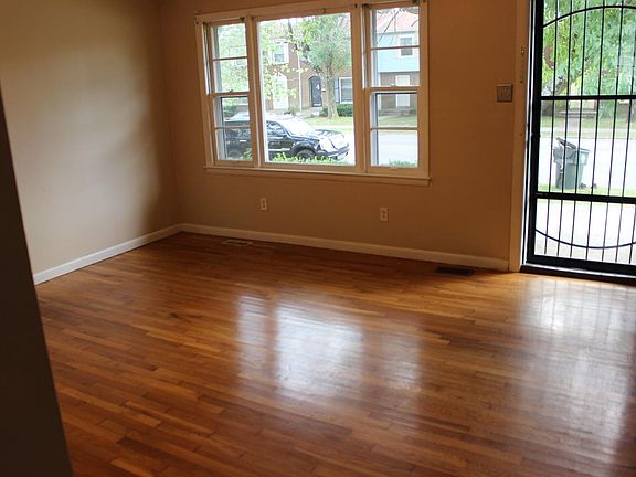 5th image of 2461 Woodhill Dr