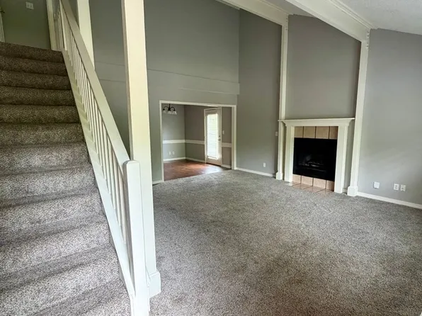 636 Earthside Dr, Claremore, OK 74017