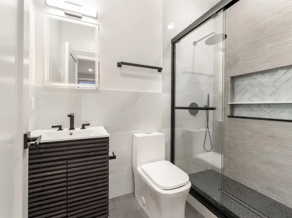 230 Griffith Street image 20 of 23