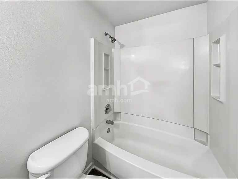 9818 Highlands Crossing Dr — Photo 15