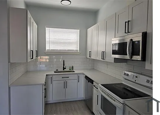 2 bed, 830 sqft, $2,500 — Photo 3