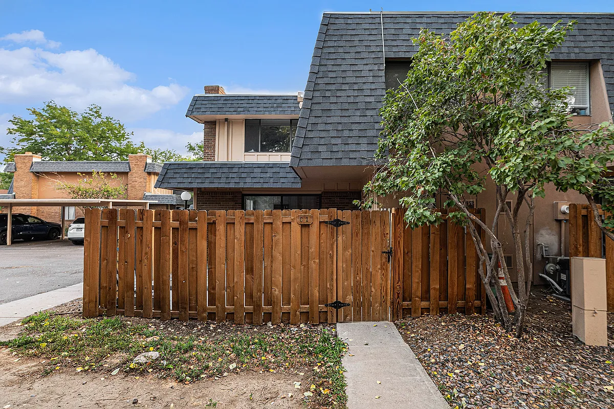 Building Photo - 7995 E Mississippi Ave #C