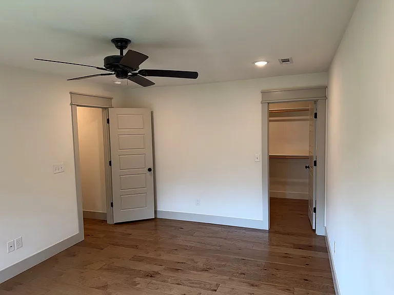 7 Tiverton Ln — Photo 2