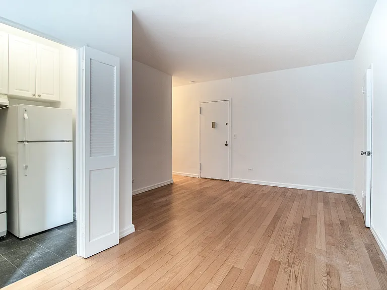 4 Park Ave #12M — Photo 8