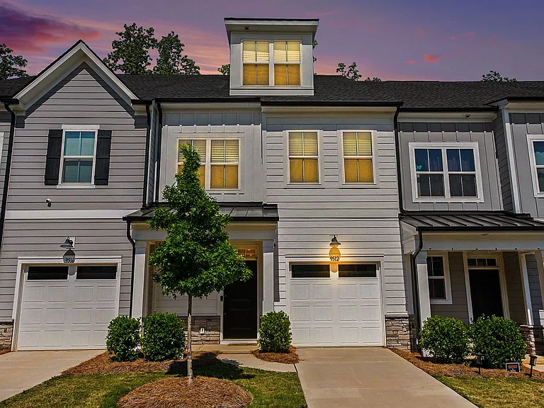 9512 Munsing Dr — Photo 2