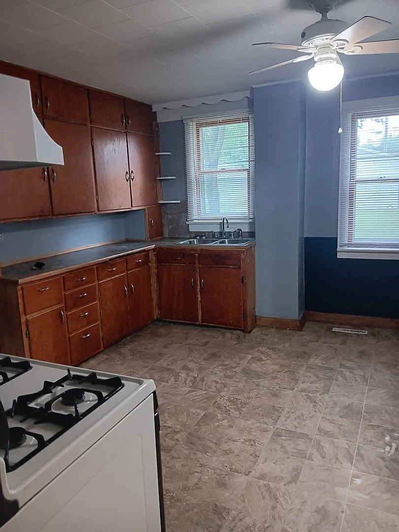 Single Family Home Available! — Photo 3