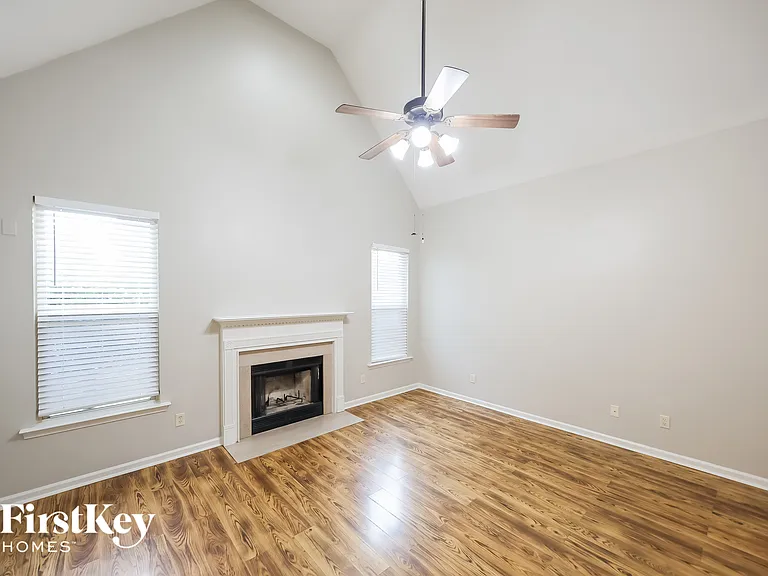 2132 Spaulding Pl — Photo 3