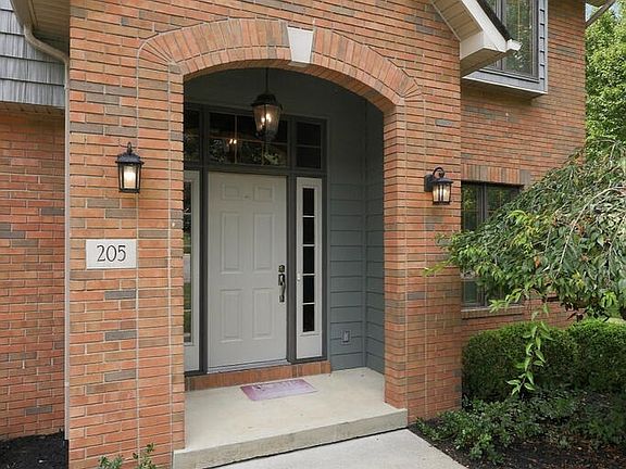 11th image of 205 Falcon Dr