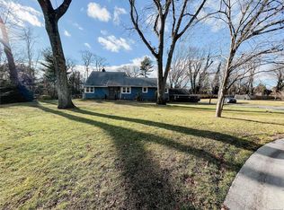 5 Acorn Ct, Old Brookville, NY 11545