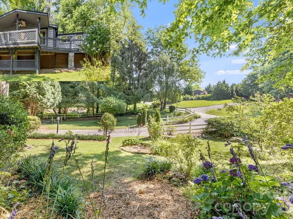 19 Timbers Edge Ln, Fairview, NC 28730