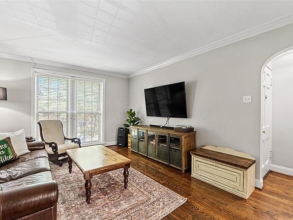 4th image of 815 Westwood Dr APT 1N