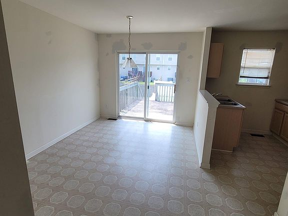 5th image of 250 Vincent Cir #250