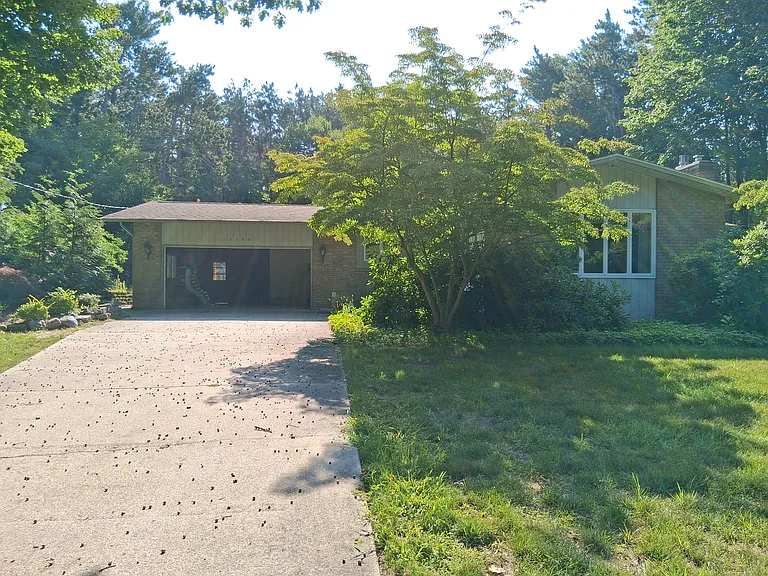 12368 Lakeshore Dr — Photo 1