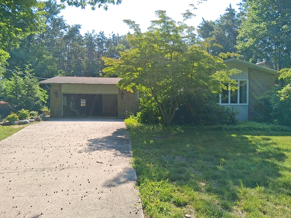 12368 Lakeshore Dr