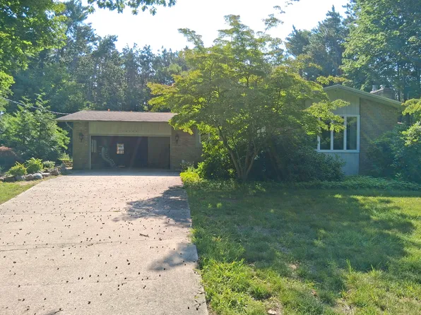 12368 Lakeshore Dr, Grand Haven, MI 49417