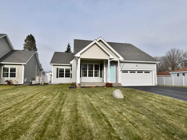 73 Plummer Ave #73, Whitinsville, MA 01588