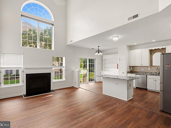 3rd image of 7802 Normandy Dr