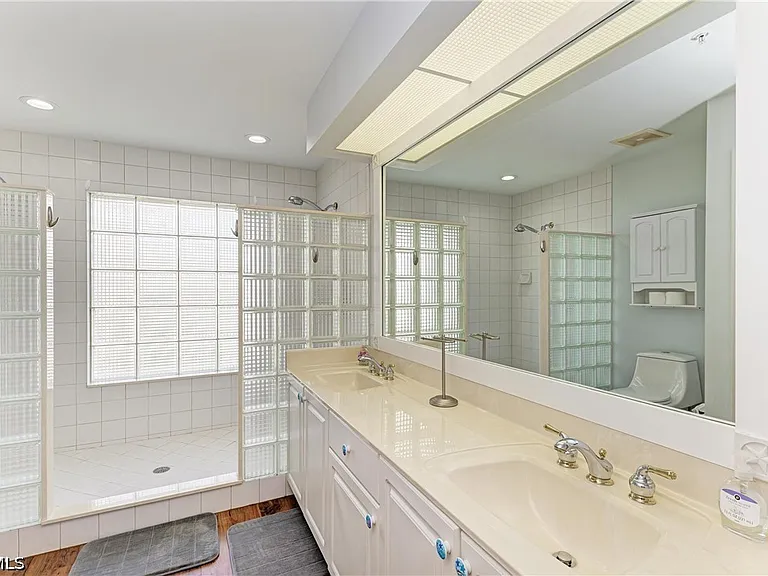 14813 Laguna Dr #401 — Photo 37