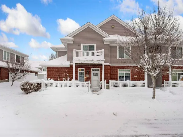 474 Charlotte Ln, Iowa City, IA 52245