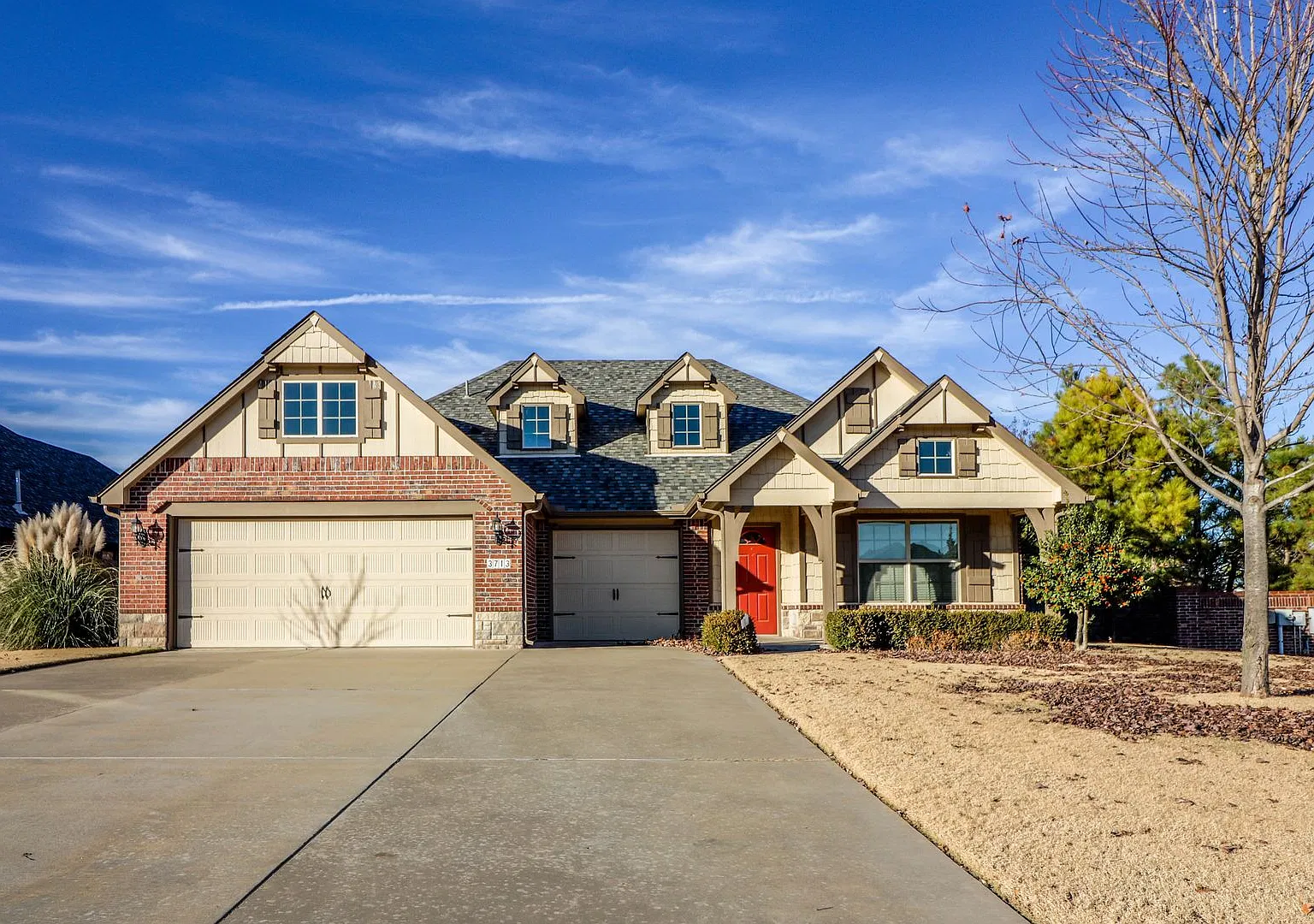 Beautiful 3 Bedroom House With Office In Jenks School District! — Photo 1