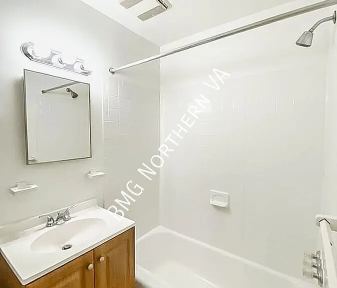 4570 Macarthur Blvd NW #202 — Photo 12