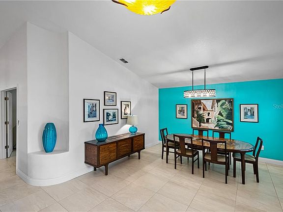 5th image of 10251 Myrtle Oak Ln