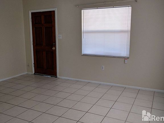 3rd image of 380 Royal Palm Dr APT B