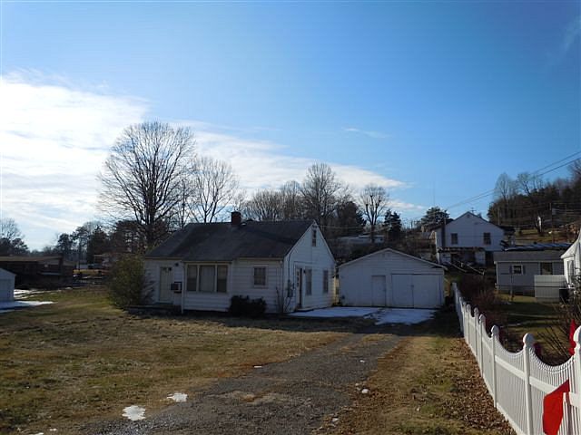 2nd image of 3453 Daniels Creek Rd
