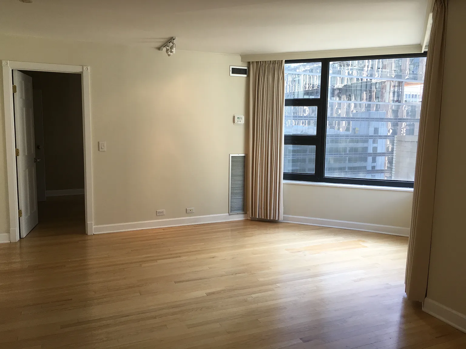1 bed, 700 sqft, $2,250 — Photo 4