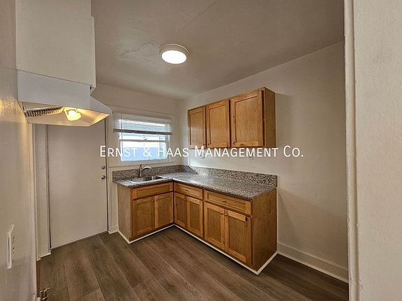 4th image of 1145 Linden Ave