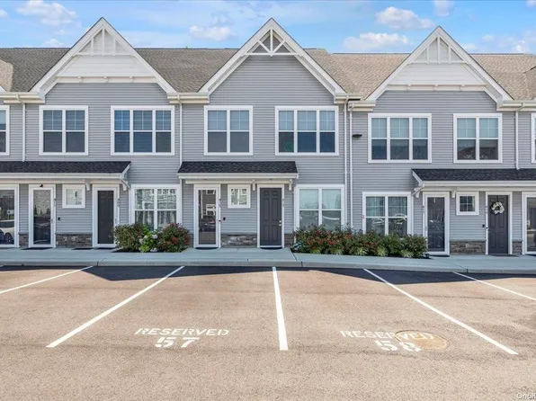 413 Emanuel Way #413, East Meadow, NY 11554