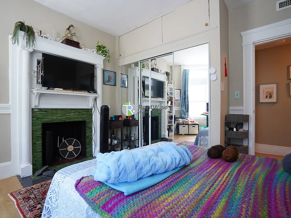 11 Vernon St #1