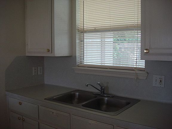 4th image of 2129 Grayson Ave