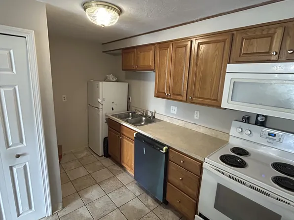 11 Gibbs St, Worcester, MA 01607