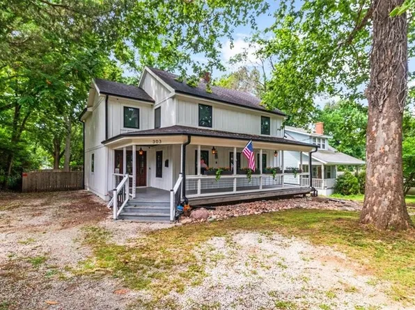 303 SW 2nd St, Lees Summit, MO 64063