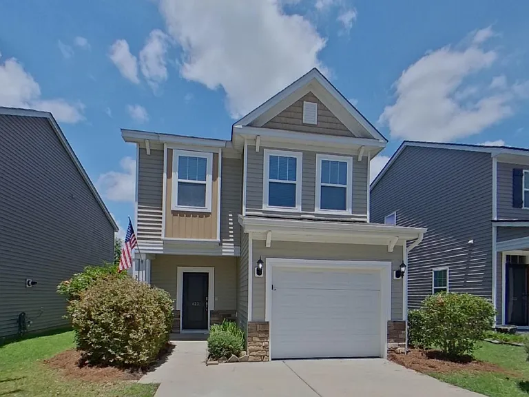 423 Lanyard Ln — Photo 1