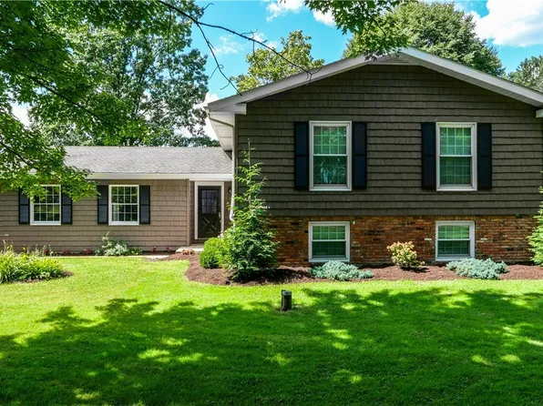 16130 Lucky Bell Ln, Newbury, OH 44065