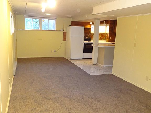 4th image of 7557 Lake City Way NE
