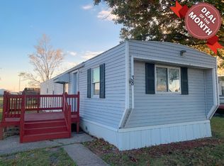 38 Village Ct, Mediapolis, IA 52637
