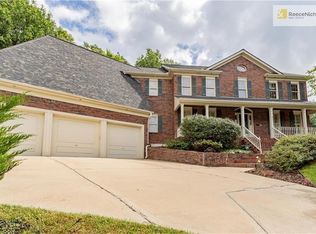 5917 N Mattox Rd, Kansas City, MO 64151