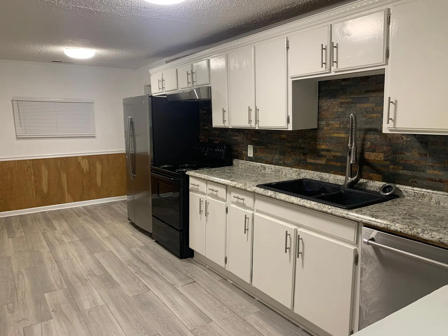 3 bed, 1400 sqft, $1,500 — Photo 4